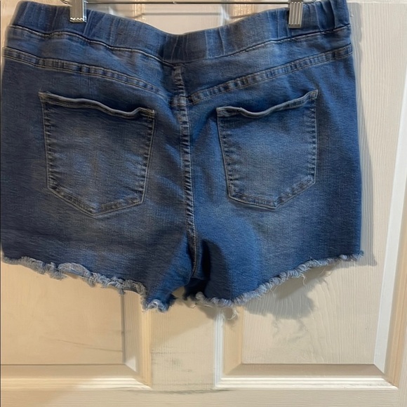 YMI Distressed Denim Jean Shorts - Picture 5 of 7